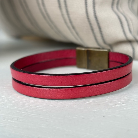 Women’s Leather Jewelry Leather Bracelet Magnetic Clasp - Picture 2 of 4